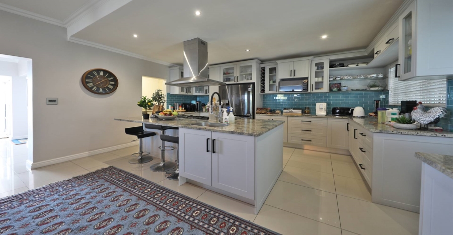 4 Bedroom Property for Sale in Loevenstein Western Cape